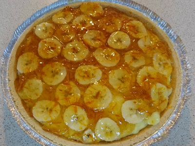 Pie with custard and banana slices on top